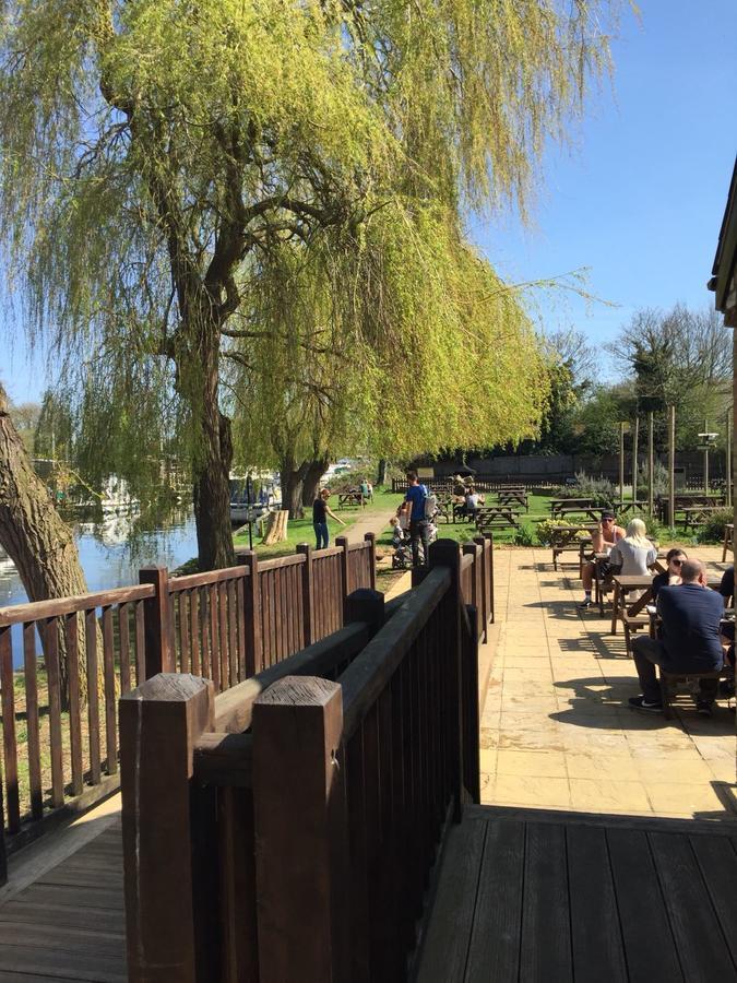 The Grove Ferry Inn Chislet Екстериор снимка